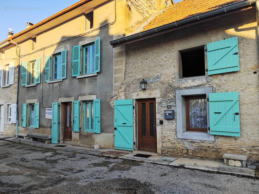 Maison à PORCIEU-AMBLAGNIEU