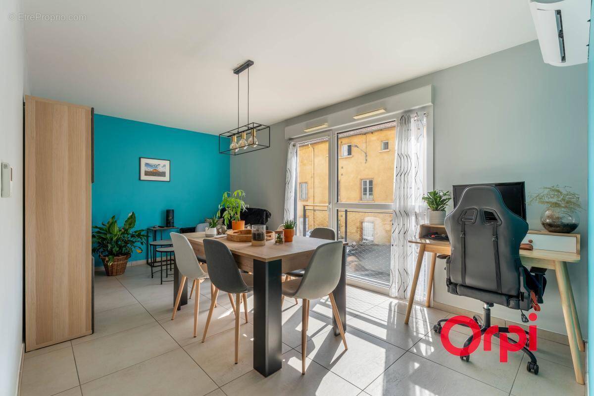 Appartement à L'ARBRESLE