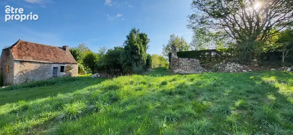 Maison à rénover entièrement sur 1300 m2 de terrain - photo 8