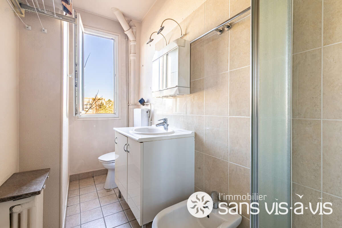 Appartement à COURBEVOIE