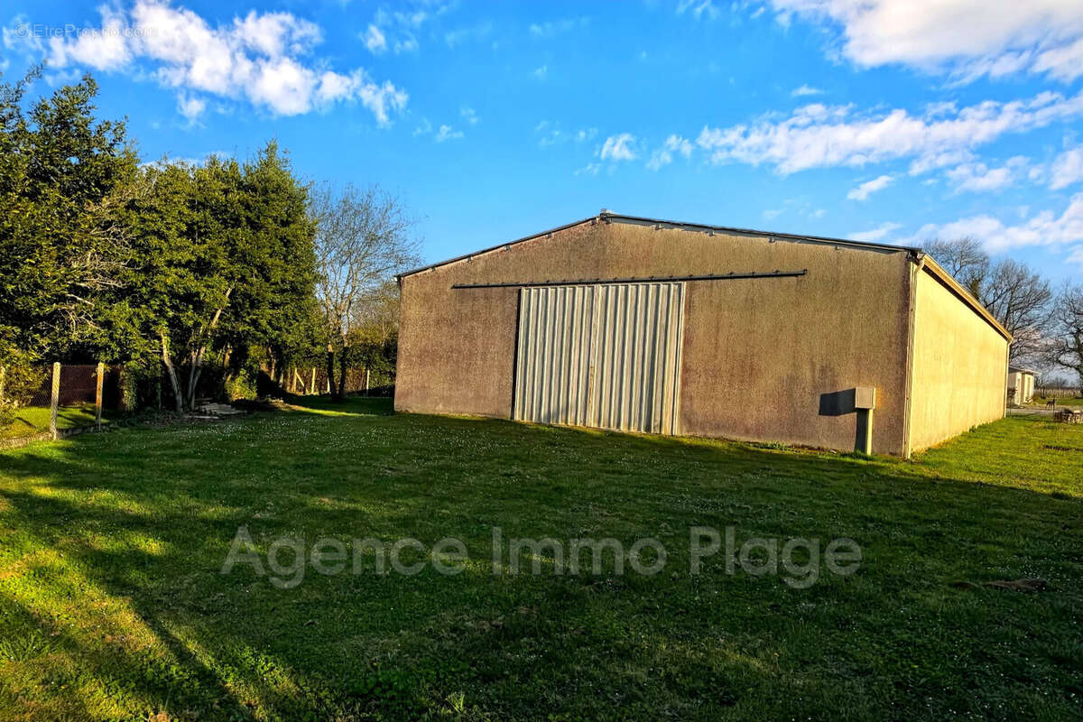 Commerce à LESPARRE-MEDOC
