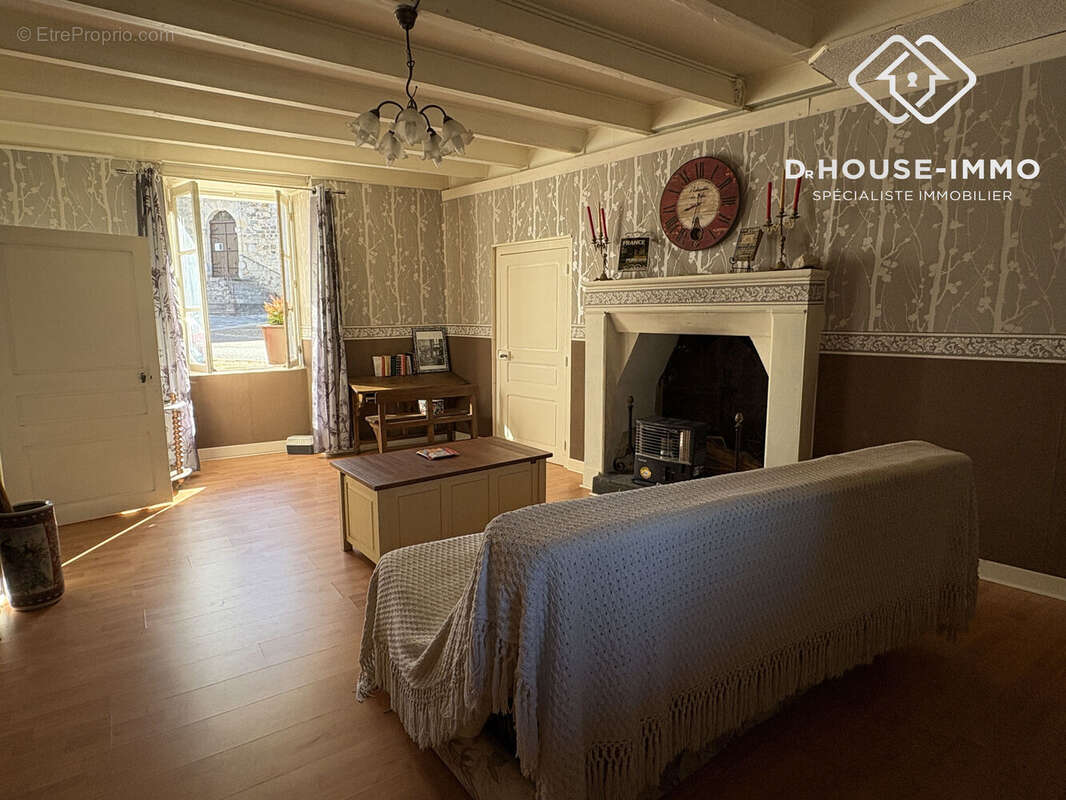 Maison à MILHAC-DE-NONTRON