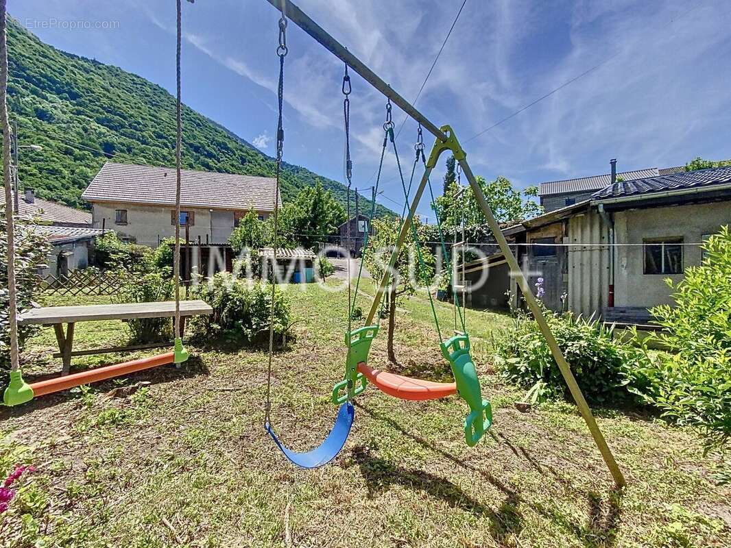 Maison à NOTRE-DAME-DE-COMMIERS