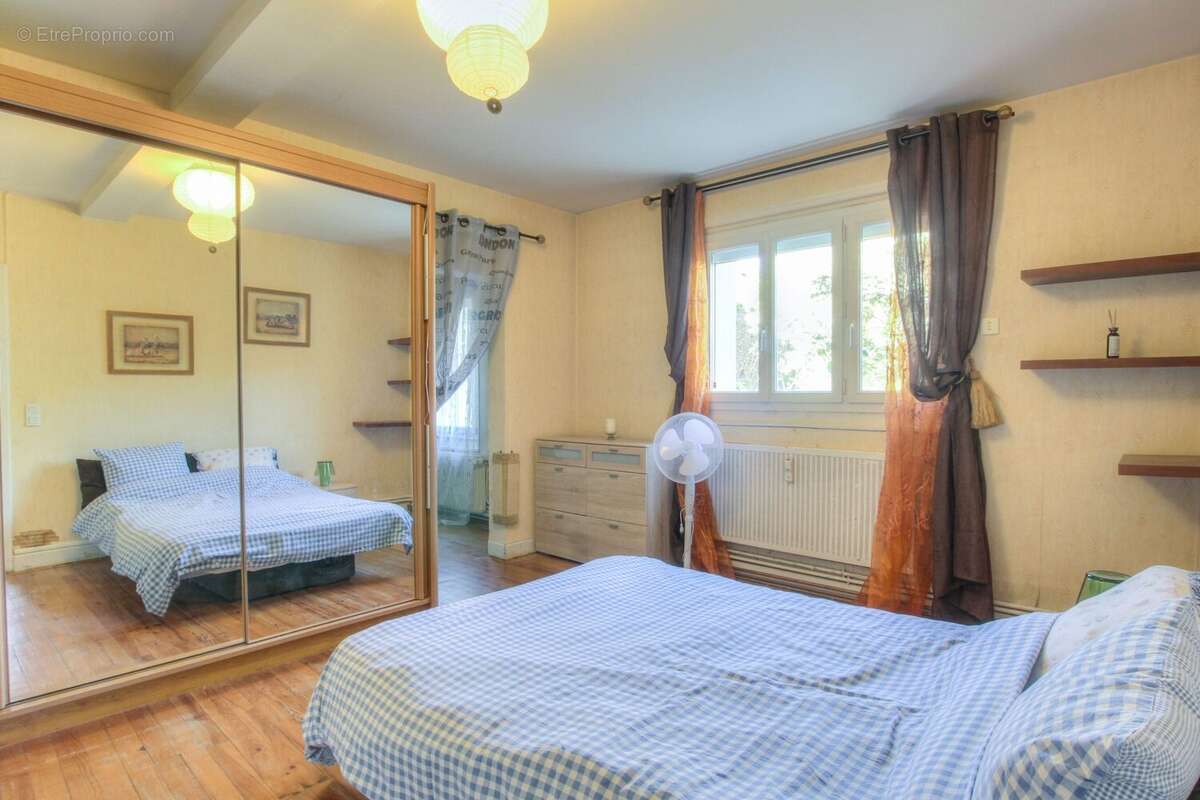 Maison à SAINT-GENIS-POUILLY