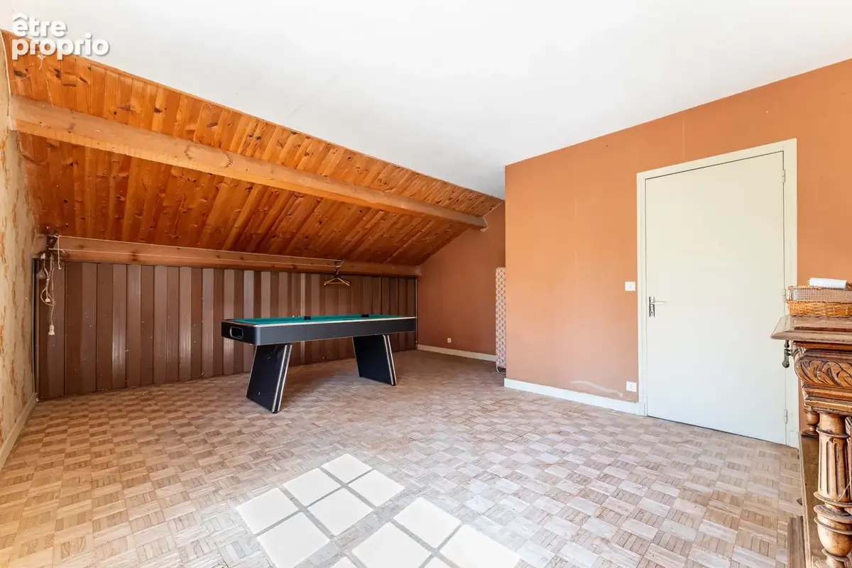 LIMONEST, grande maison de 270 m2 plus sous-sol à rénover sur un terrain de 3185 m2 - photo 14