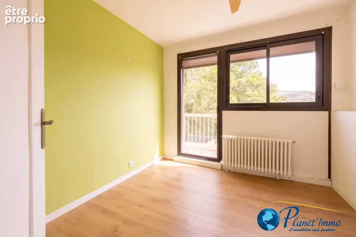 Saint-Etienne Vivaraise Appartement Type 3 de 85 m2 au dernier étage avec terrasse et garage. - photo 8