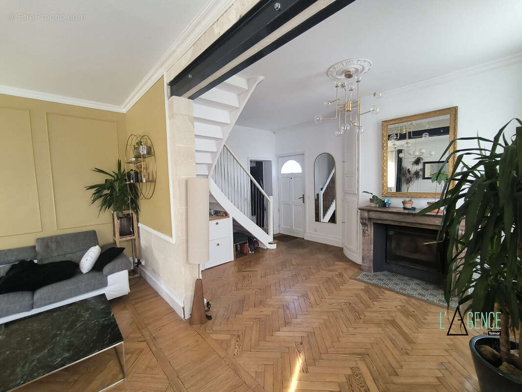 Maison à SAINT-QUENTIN-DE-BARON