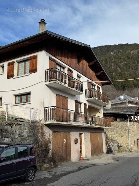 Achat - vente  : maison - chalet - grange - bel ensemble  a renover - montagny 73350 - photo 1