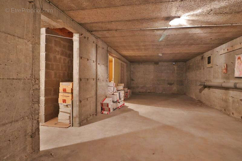 Commerce à PONT-SAINTE-MARIE