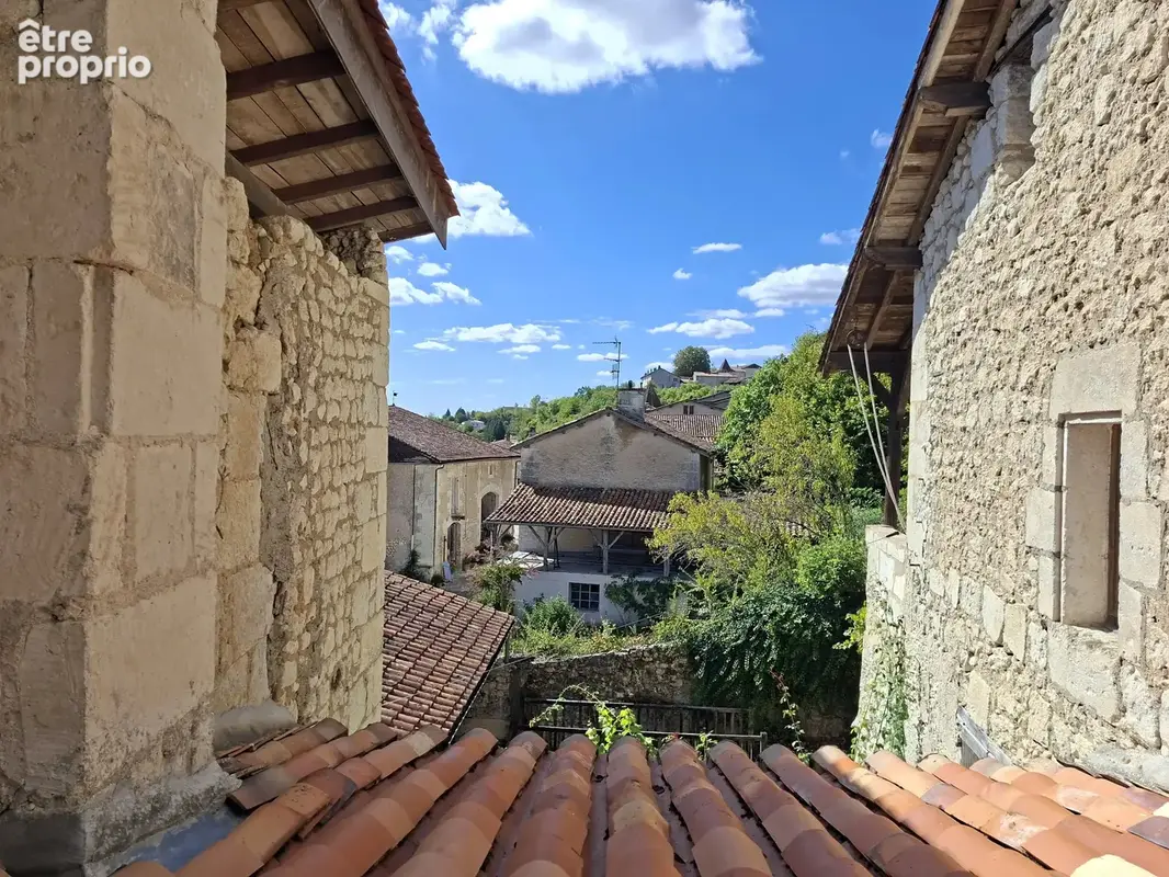Maison de village magnifiquement préservée, située dans un village classé et offrant une vue panoramique. - photo 15