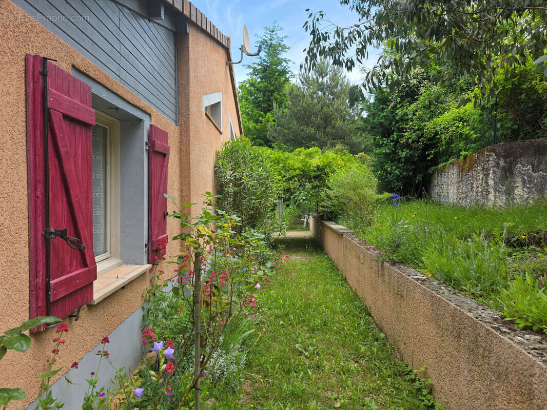 Maison à MONTPEZAT-SOUS-BAUZON