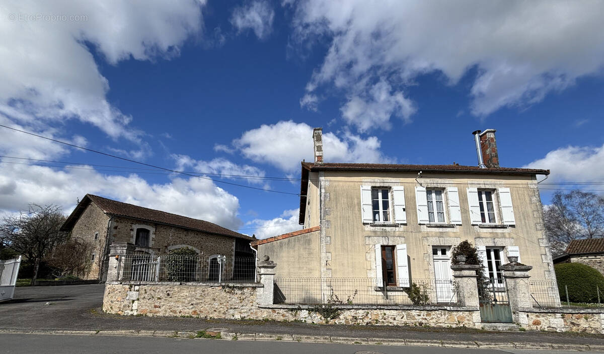 Maison à MASSIGNAC