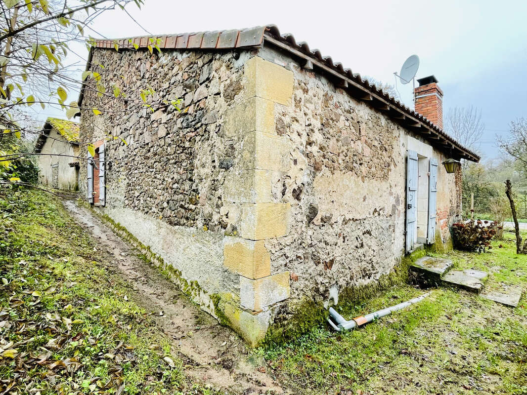 Maison à AVAILLES-LIMOUZINE