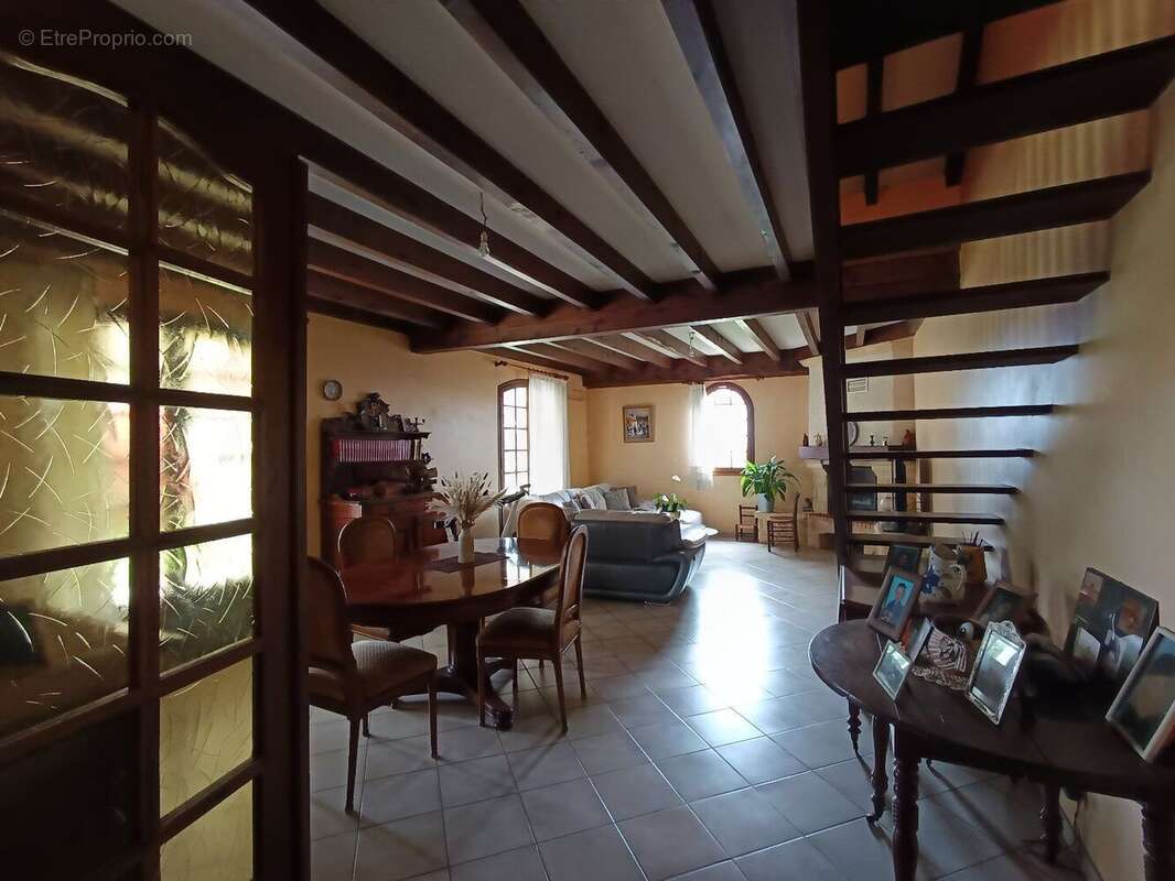 Maison sur demi-niveau spacieuse avec grand garage - photo 11