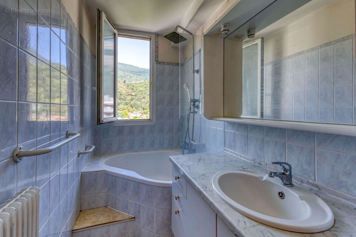 Appartement à MEYLAN