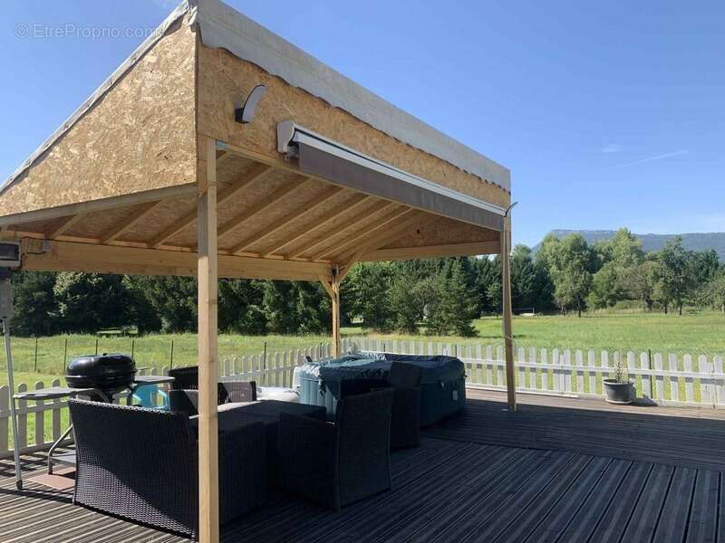 Maison avec studio indépendant et piscine chauffée – 2300 m² de terrain – CHABESTAN (05) - photo 3