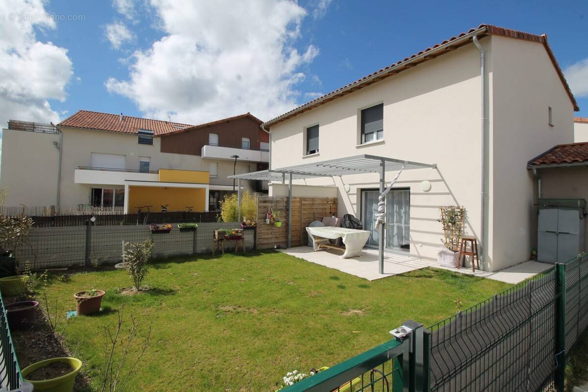 Maison à BRUGUIERES