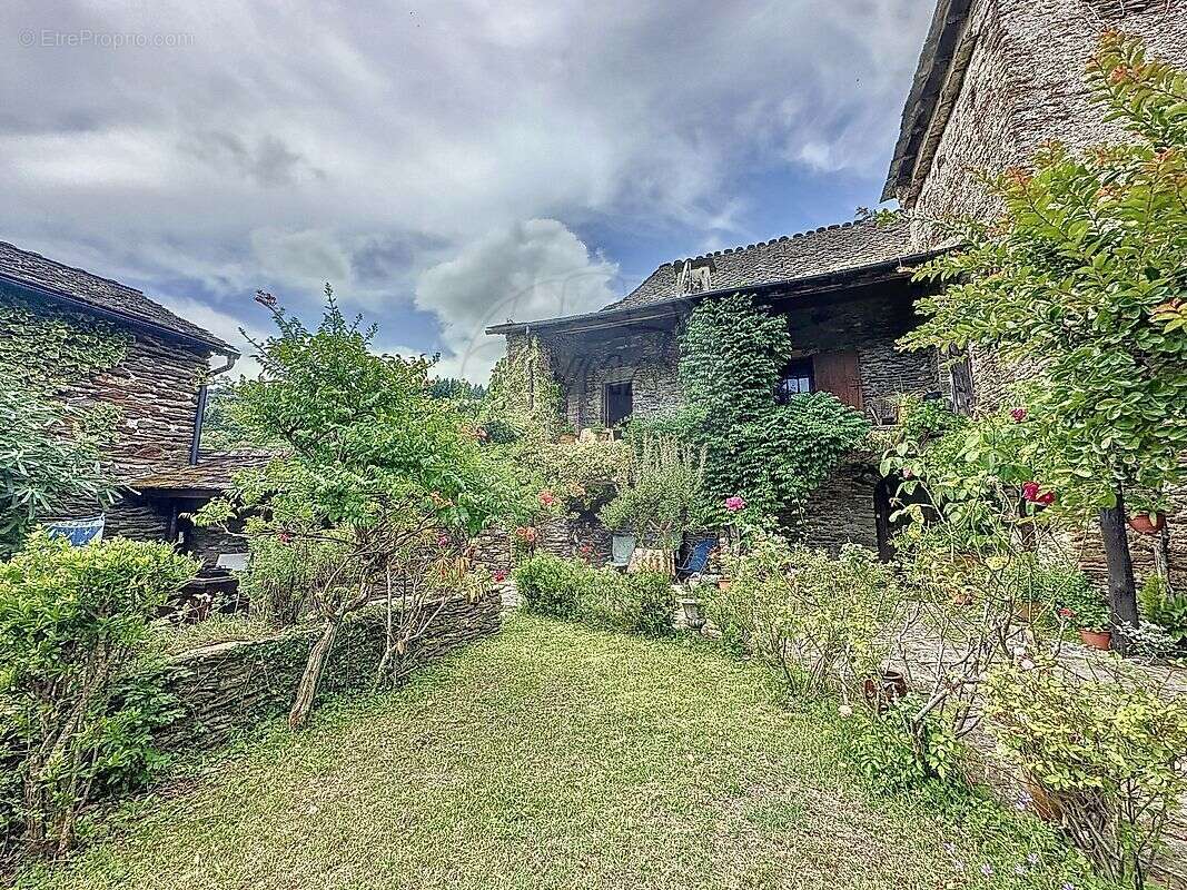 Maison à SAINT-GERMAIN-DE-CALBERTE