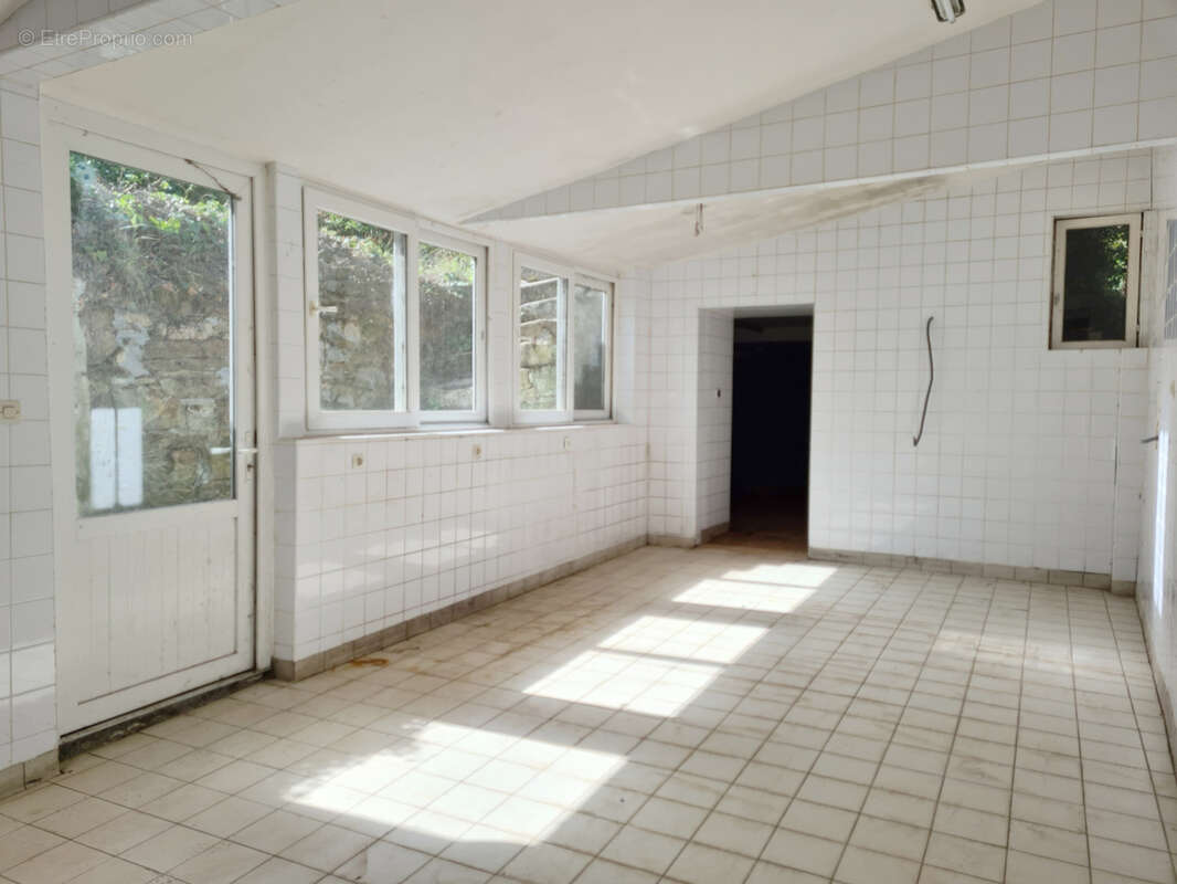 Immeuble de plus de 225m2 en plein centre-ville de guingamp! - photo 11