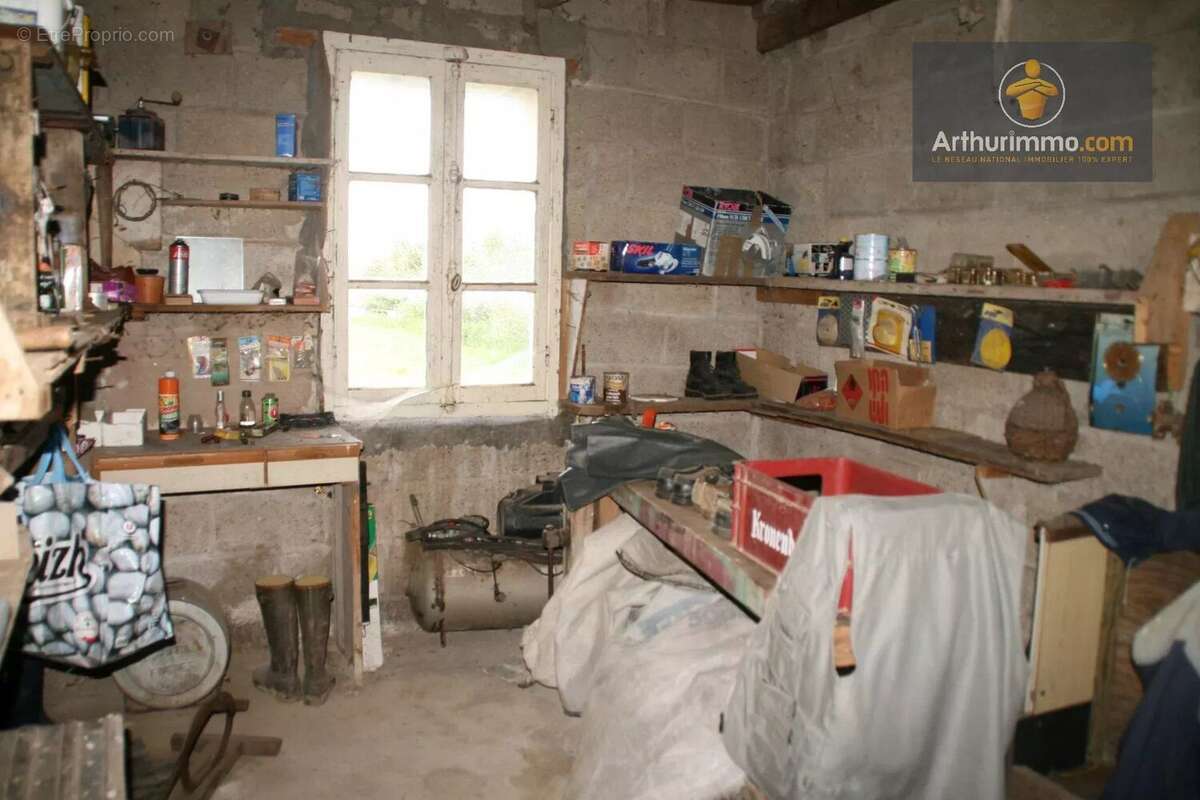 Parking à LA GREE-SAINT-LAURENT