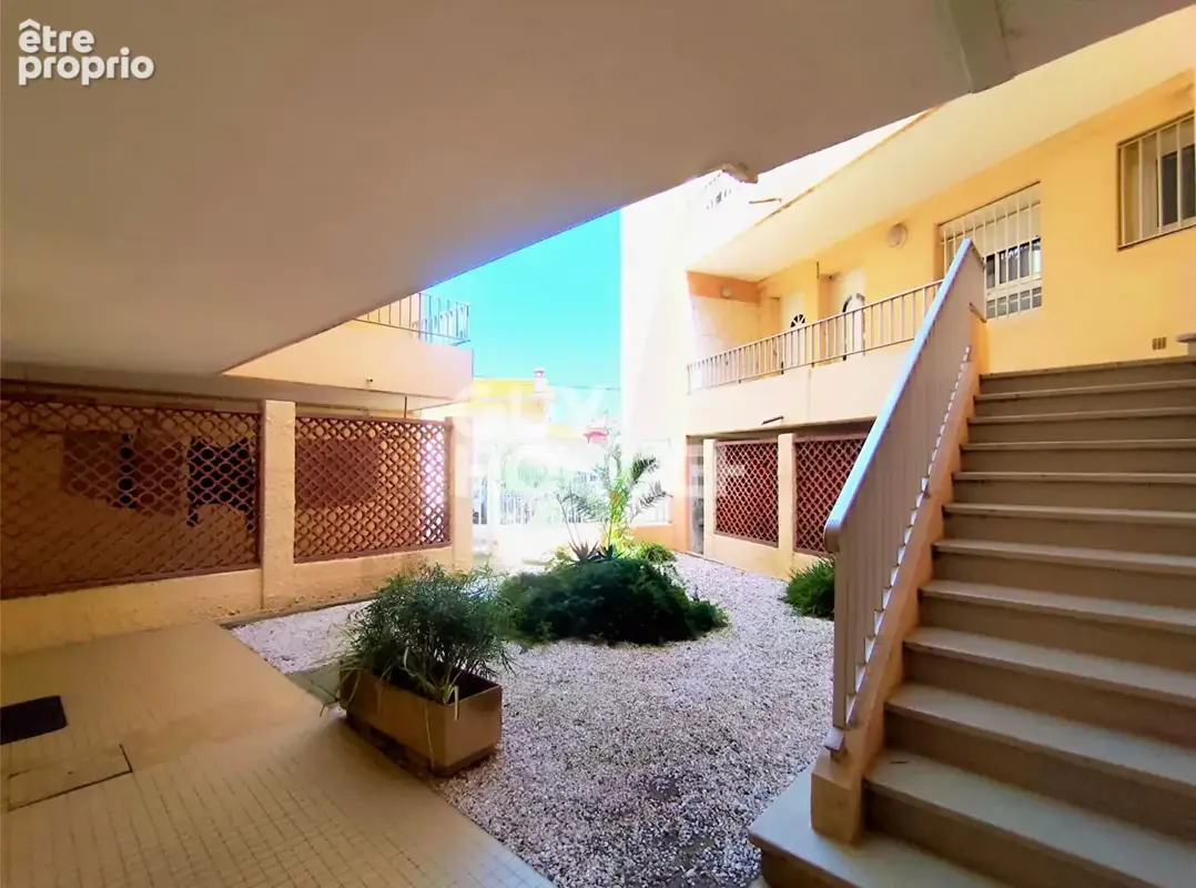 INVESTISSEMENT LOCATIF : T2 - 40m2, à deux pas de la mer - photo 2