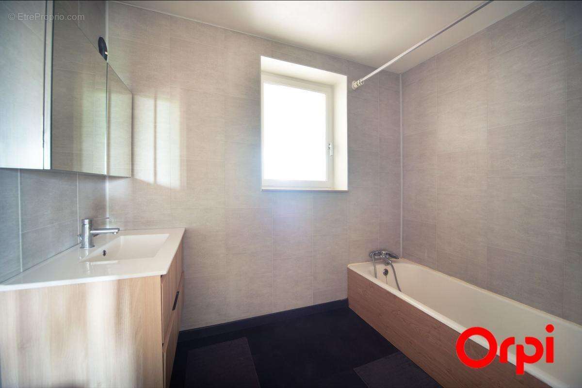 Maison à VARENNES-LES-MACON