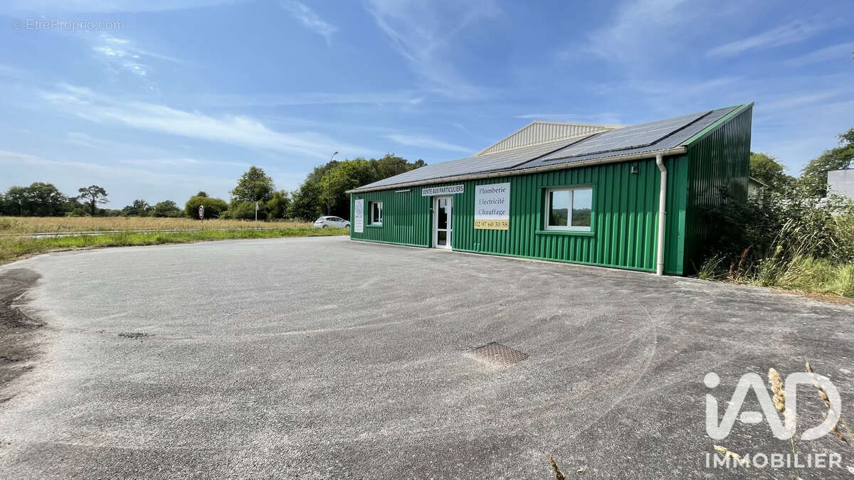 Commerce 323 m² à Saint-Jean-Brevelay  - photo 2