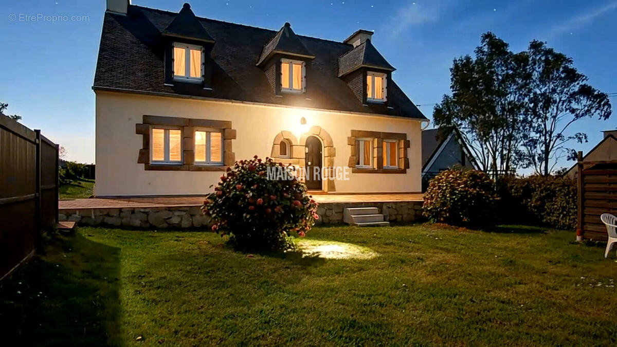 Maison à LA ROCHE-DERRIEN