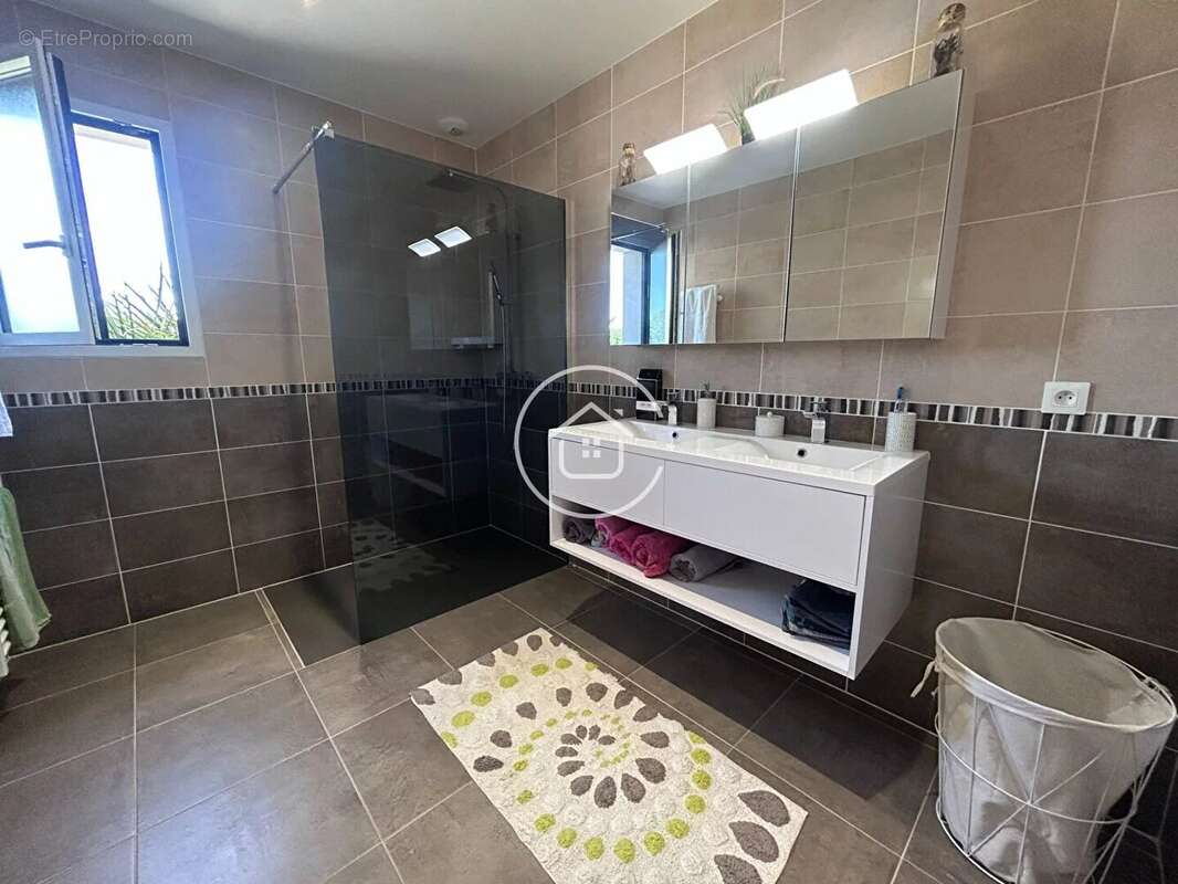 Maison à LES MONTILS