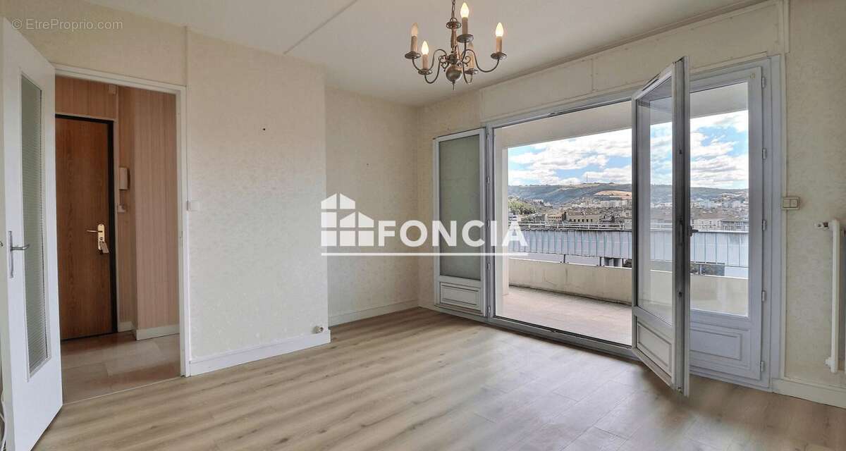 Appartement à SAINT-ETIENNE