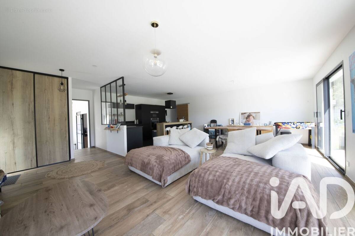 Photo 1 - Maison à LA ROQUE-SUR-PERNES