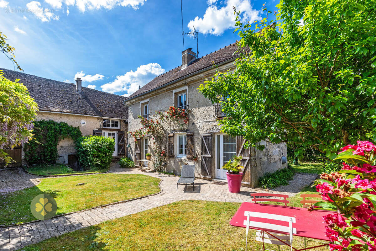 Maison à HOUDAN