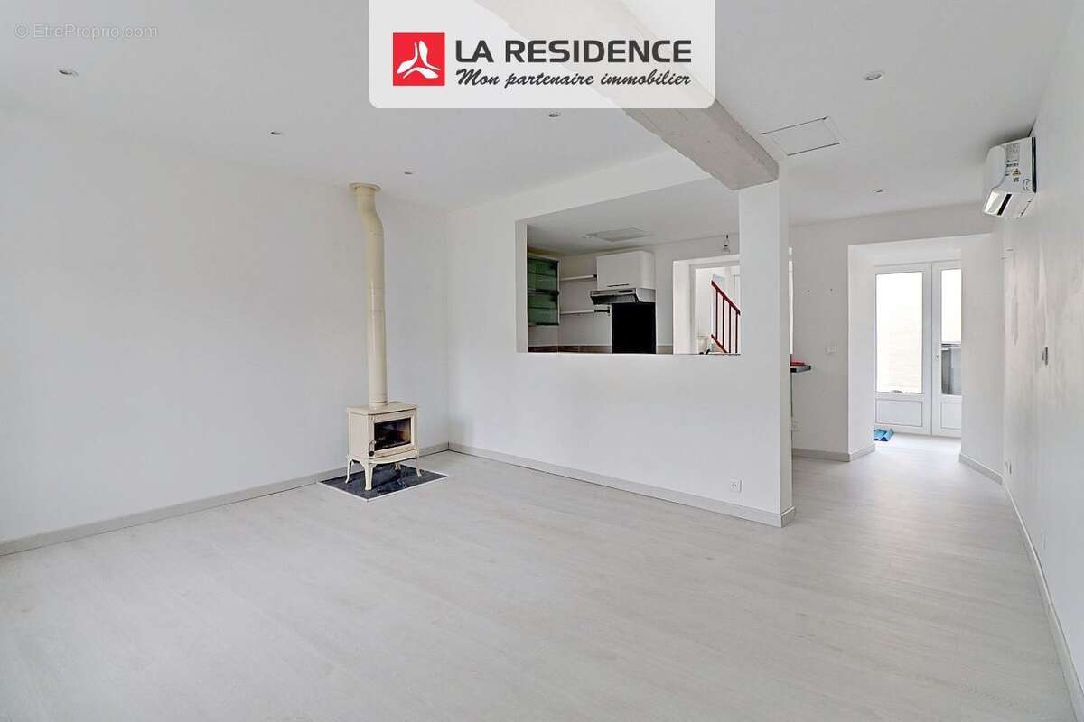 Maison à MAURECOURT