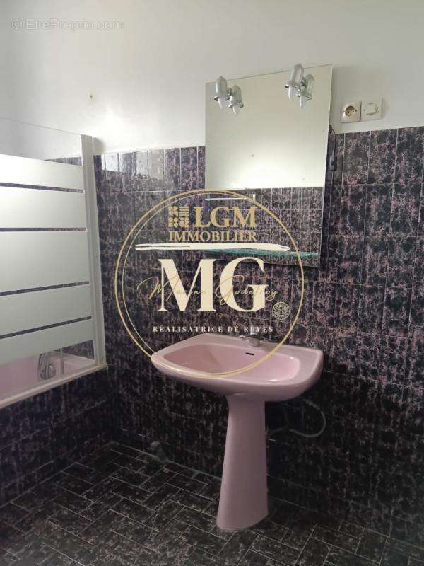 Appartement à MAUGUIO