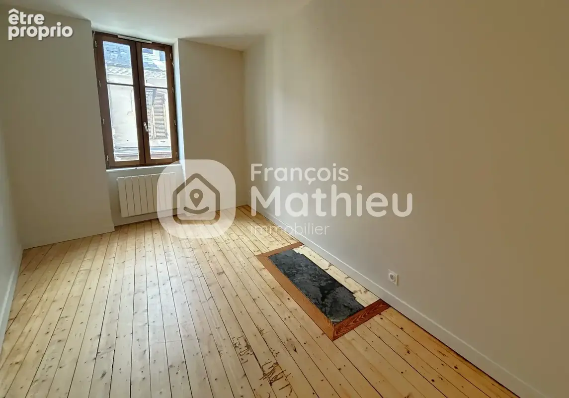 Châtillon-sur-Chalaronne - Appartement T3 d'environ 58 m2. - photo 4