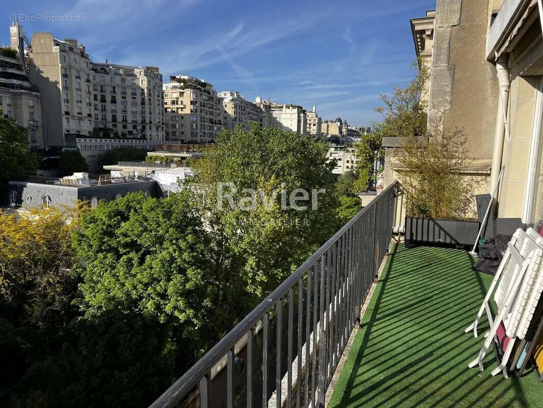 Appartement à PARIS-16E