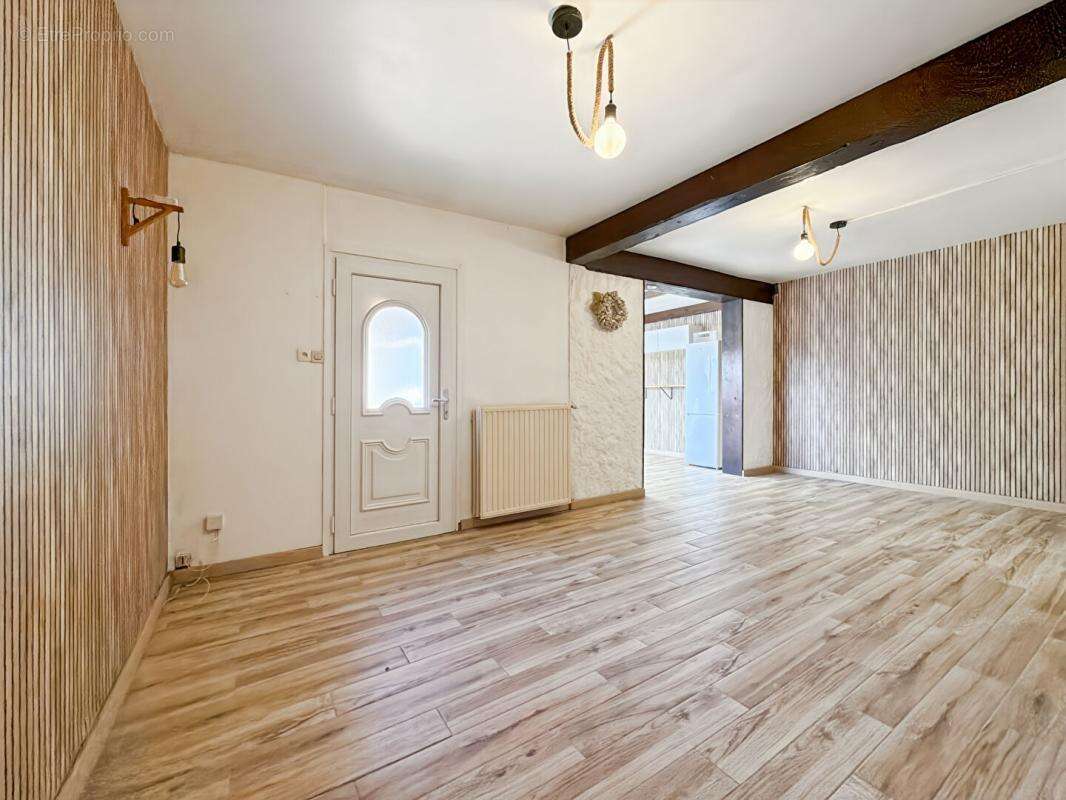 Maison à LA CHAPELLE-D'ARMENTIERES