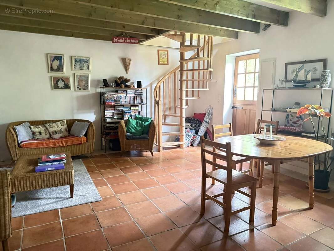 Maison à MORTAGNE-SUR-GIRONDE