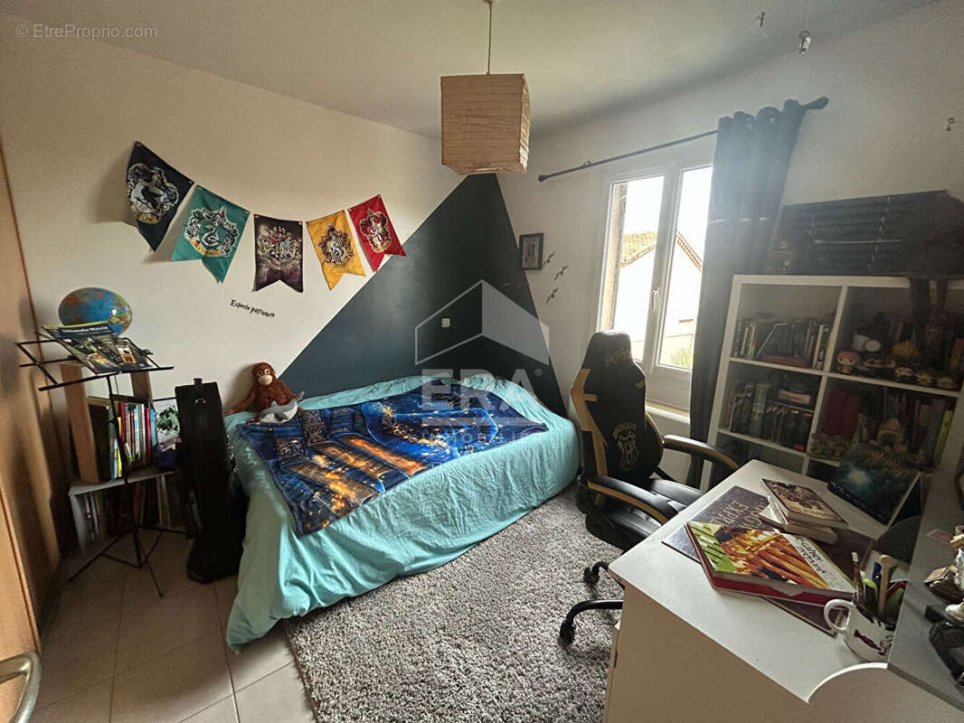 Maison à ENTRAIGUES-SUR-LA-SORGUE