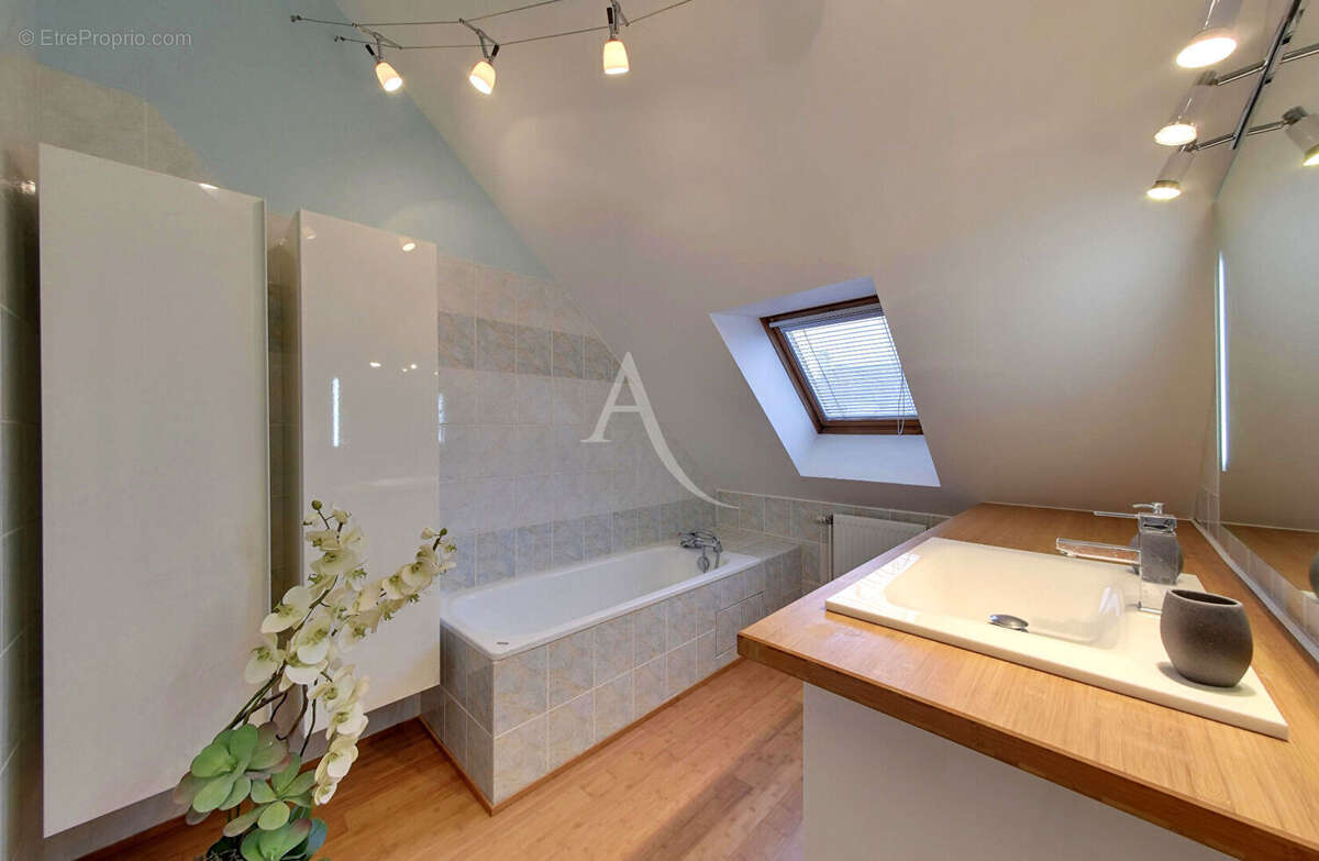 Appartement à CHEVRY-COSSIGNY