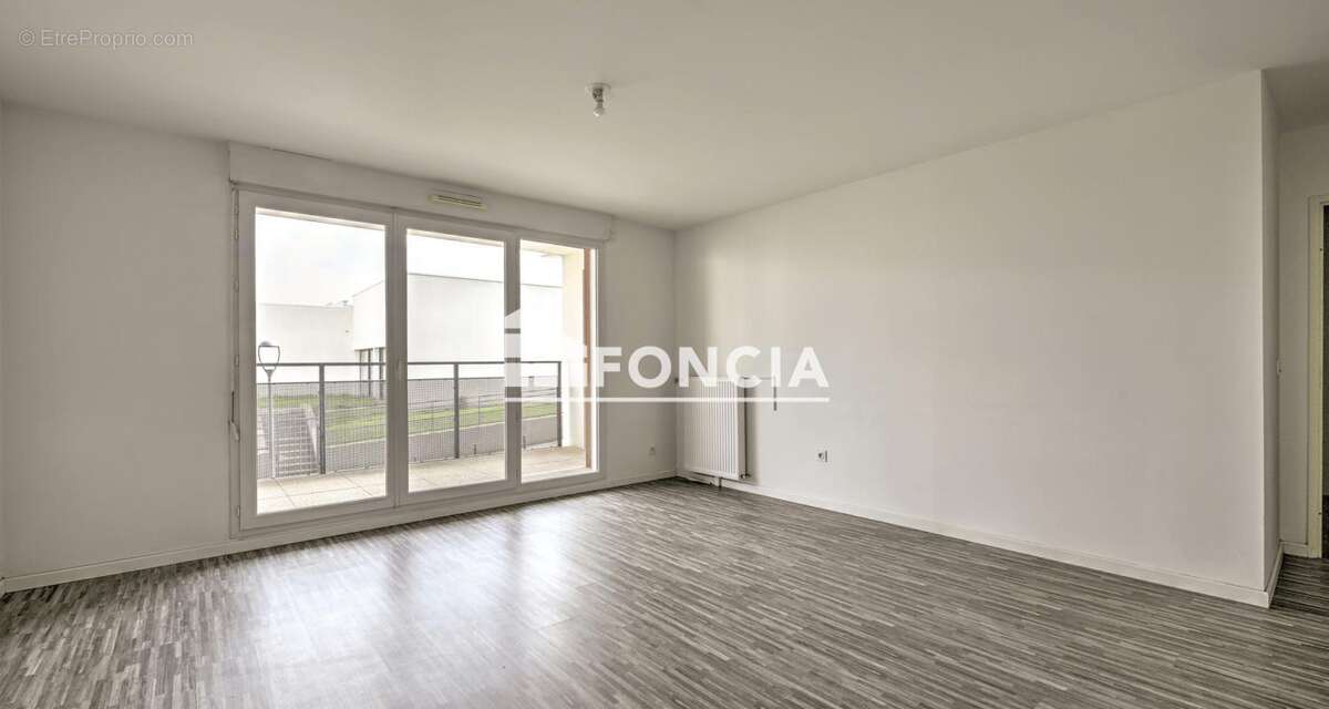 Appartement à FONTENAY-LE-FLEURY