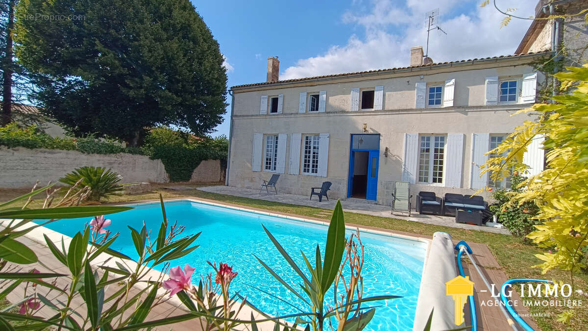 Maison à VILLARS-EN-PONS