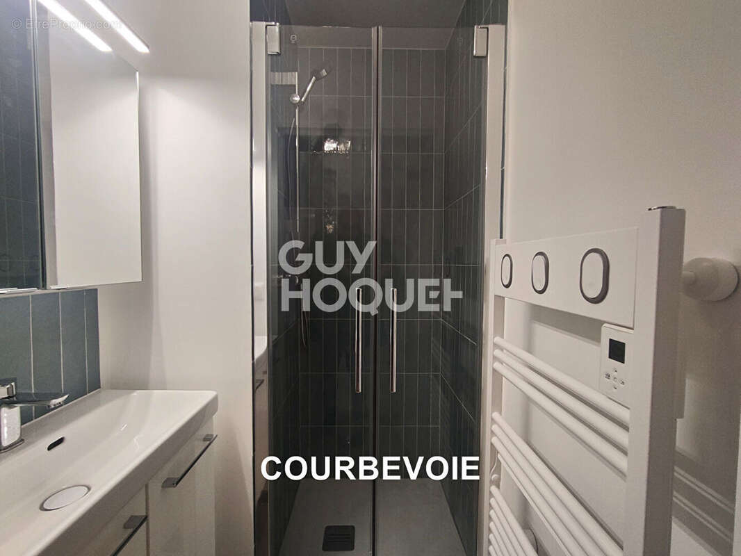 Appartement à COURBEVOIE