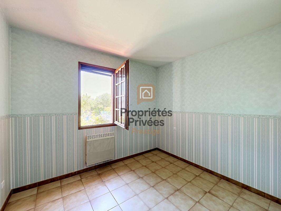 Villa T5 plain-pied 119 m², Terrain 1750 m², 4 chambres, Garage , Au calme , Saint-Maximin 83470 - photo 17