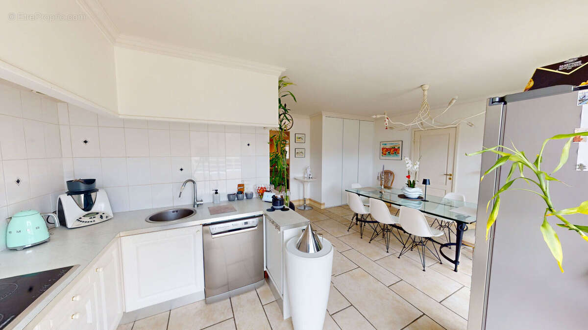 Appartement à ONET-LE-CHATEAU