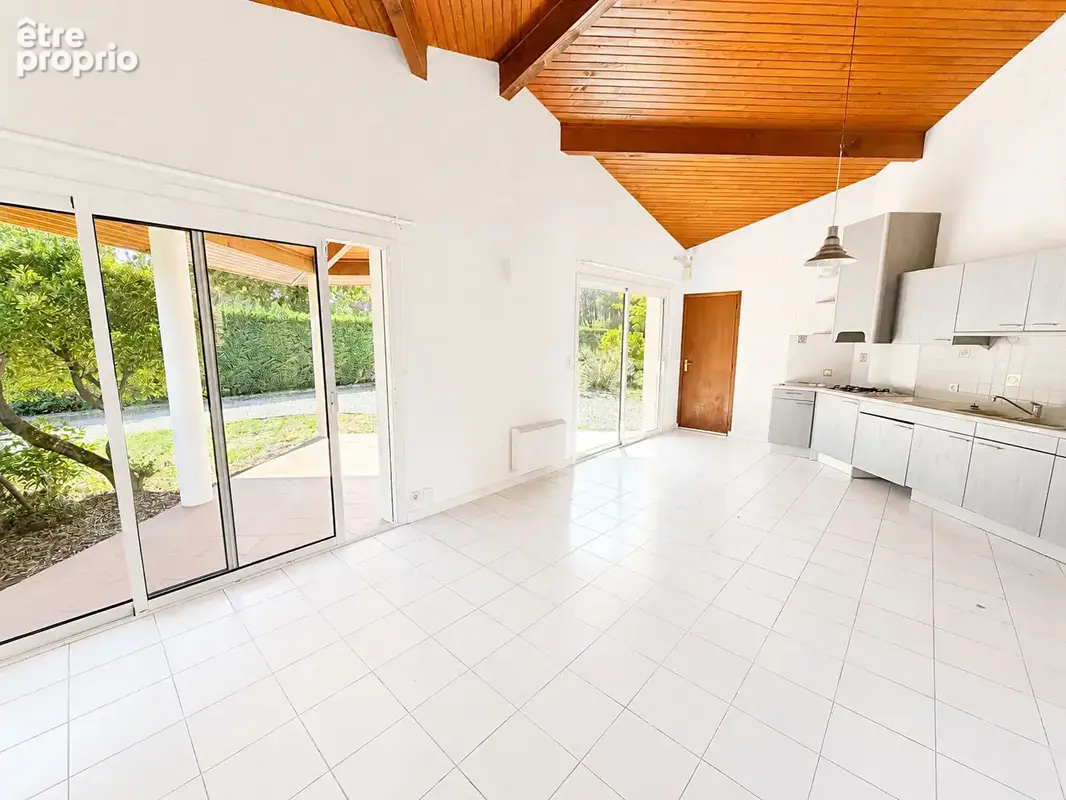 Maison 3 chambres - Quartier Mora - 2 200m2 de jardin - photo 6
