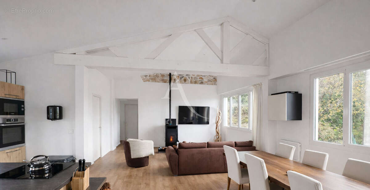 Maison à COLOMARS