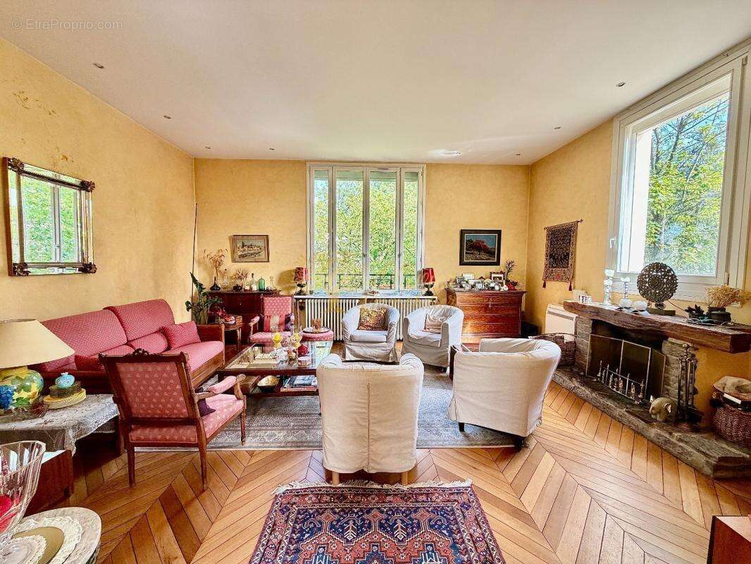 Maison à SAINT-MAUR-DES-FOSSES