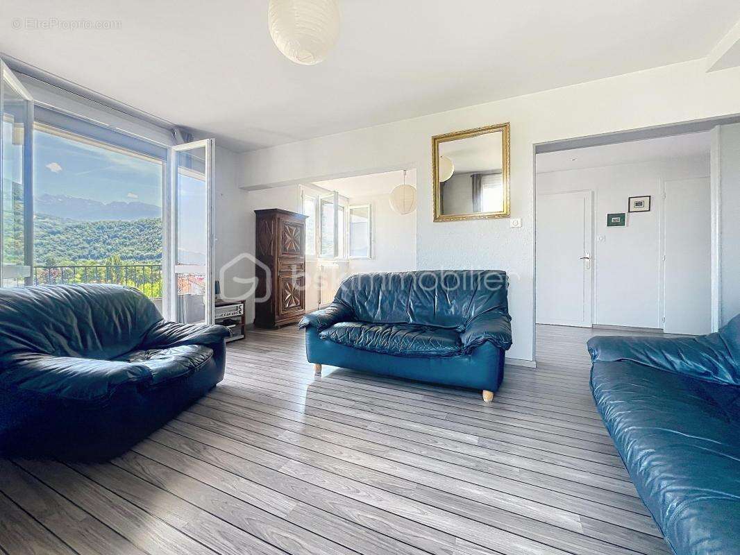 Appartement à SAINT-MARTIN-D'HERES