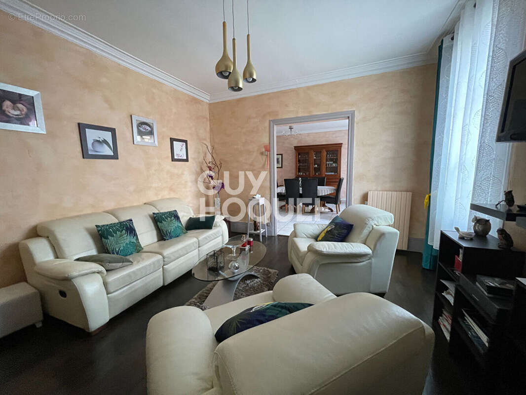 Maison 217 m² à Croth  - photo 4